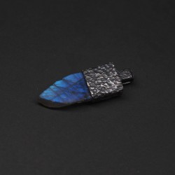 Raw Blue labradorite