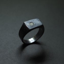 Minimal garnet ring